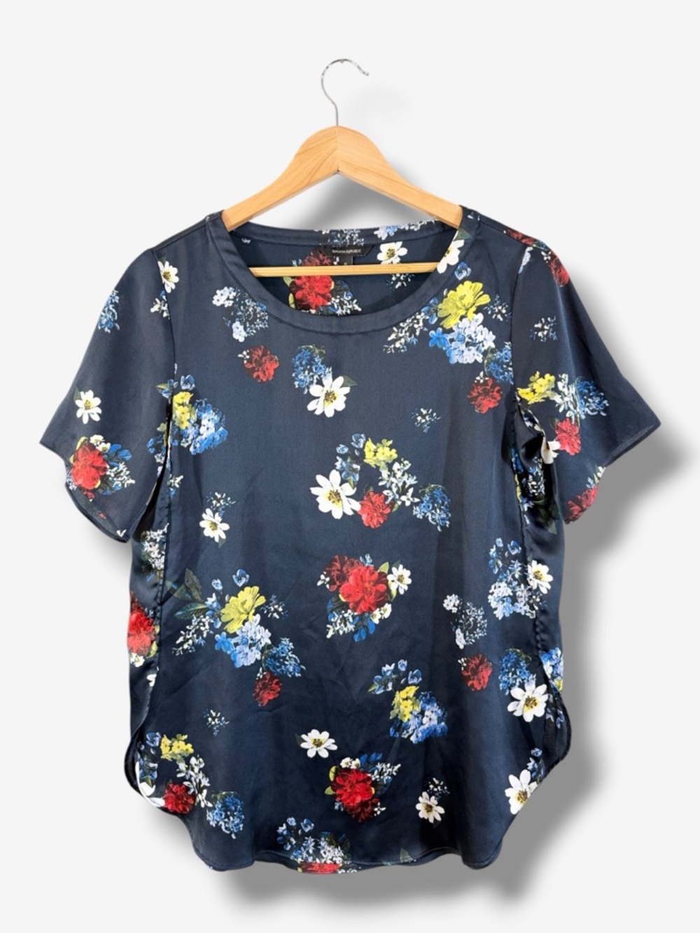 Banana Republic Blue Floral Satin Perfect Tee Size S Crewneck Short Sleeve